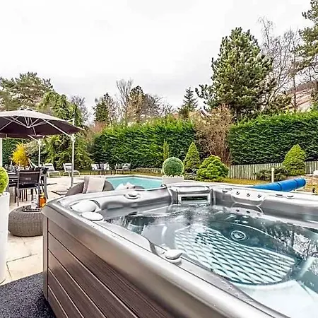 Otel Sky View Cinema, Piscine, Ceyrat
