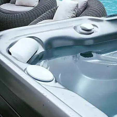 Sky View Cinema, Piscine, Otel Ceyrat